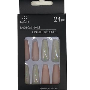 Ladybird fashion nails 24 pc